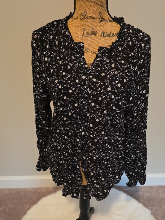 bobeau Tops - bobeau Black & White Daisy-Print Ruffle Blouse